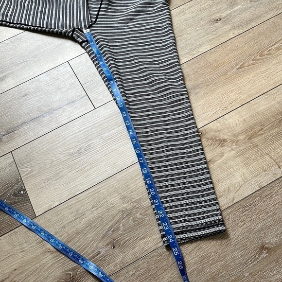 Zyia Active Aztec Adrenaline Black Striped 7/8 Leggings - Picture 10 of 11